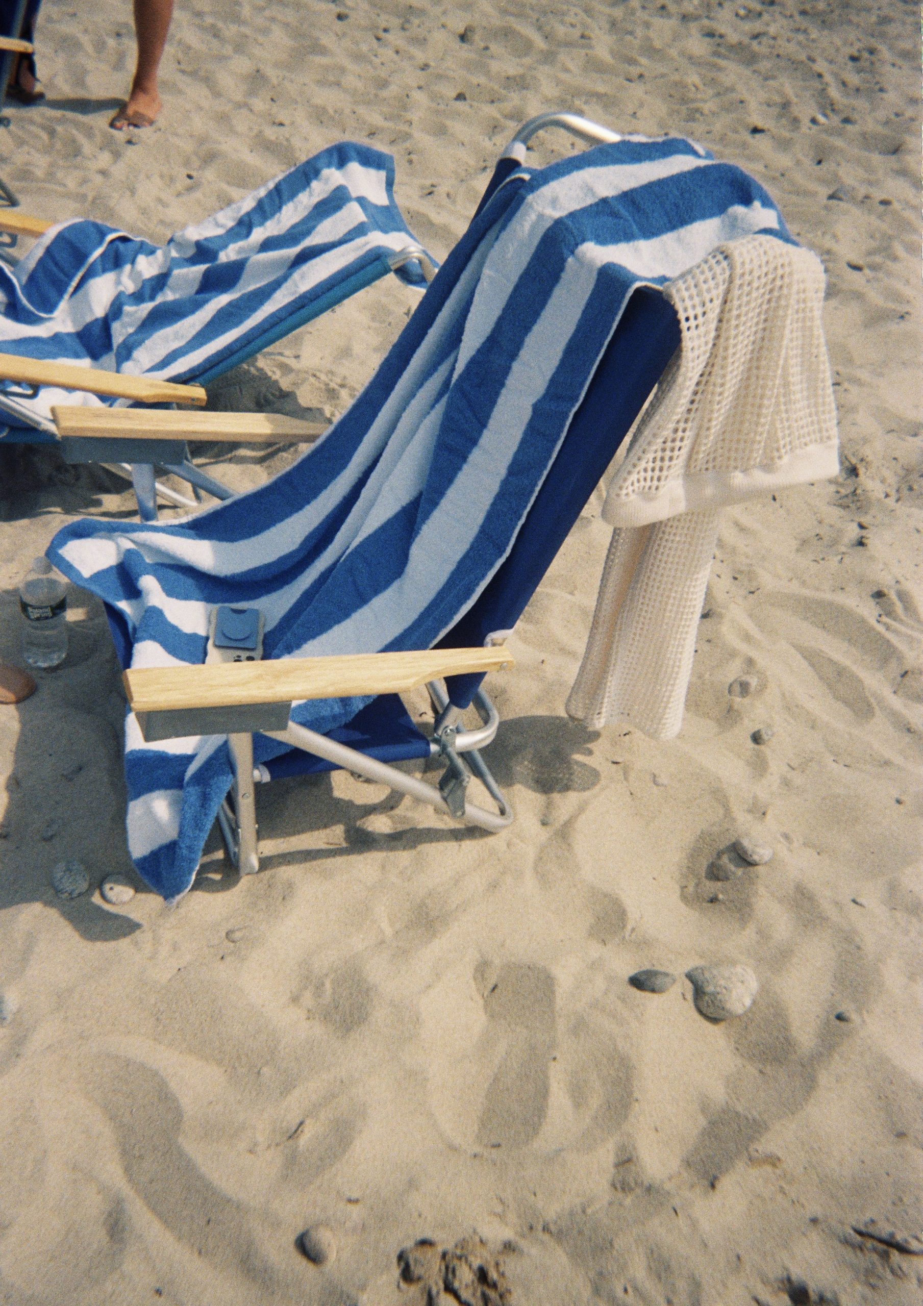 Ansiedad en verano: persona intentando desconectar en vacaciones